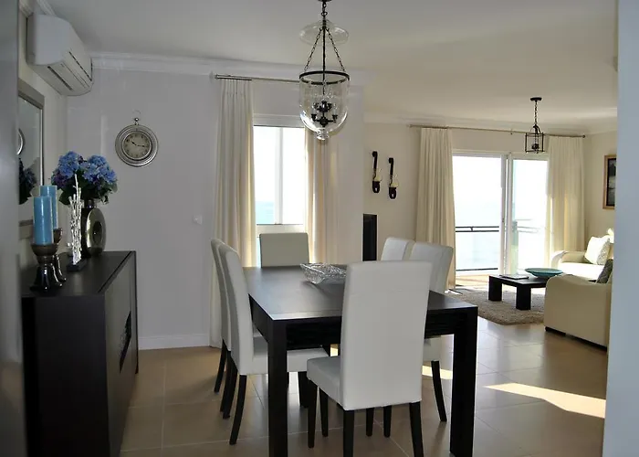 3 Praias Πόντα Ντελγκάντα